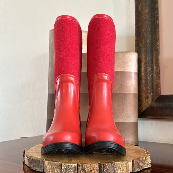 UGG *NWT* Women’s Reignfall Wool Lined Boots - Picture 5 of 9